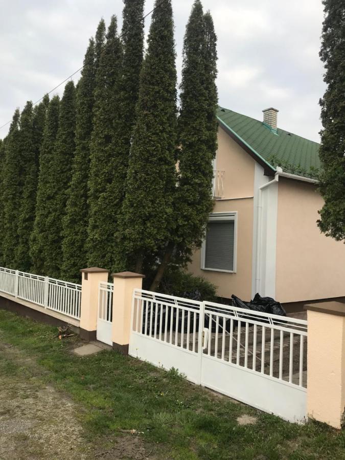 Villa Nyaralo Balatonmariafuerdo Extérieur photo